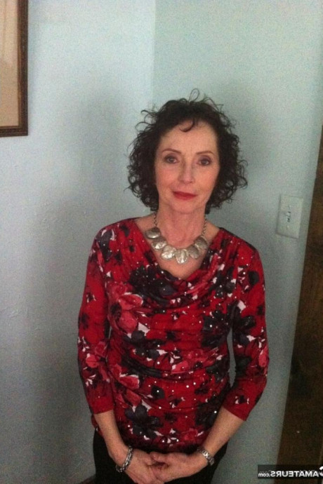 Кудрявая брюнетка картинка 53