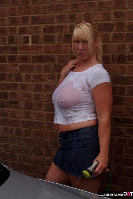 Конкурс мокрых футболок картинка 52