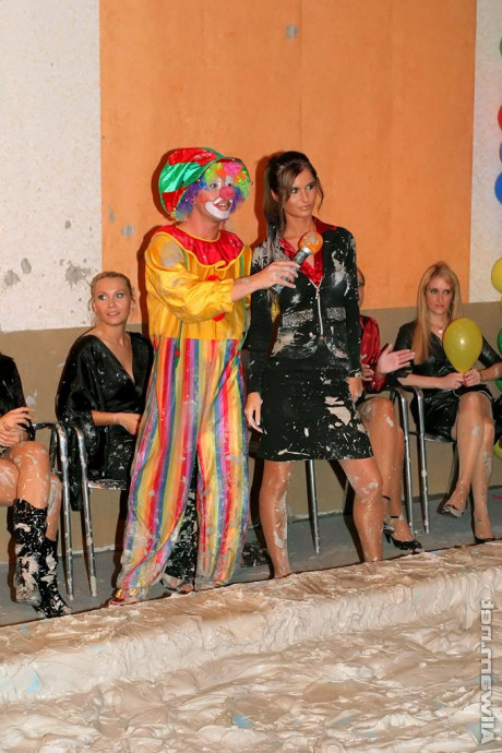 Несса Девил картинка 14